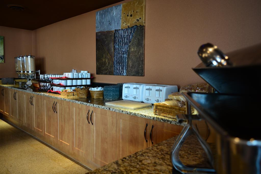 Coast Discovery Inn Кембъл Ривър Екстериор снимка