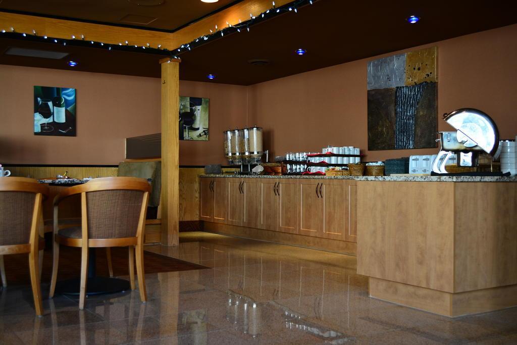 Coast Discovery Inn Кембъл Ривър Екстериор снимка