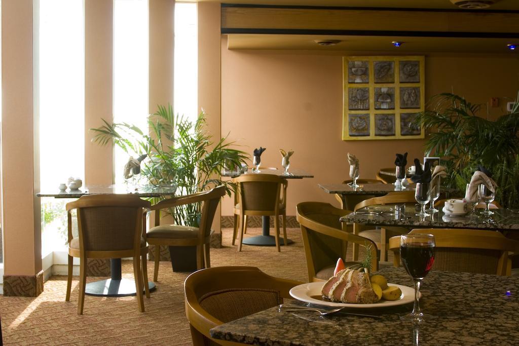 Coast Discovery Inn Кембъл Ривър Екстериор снимка