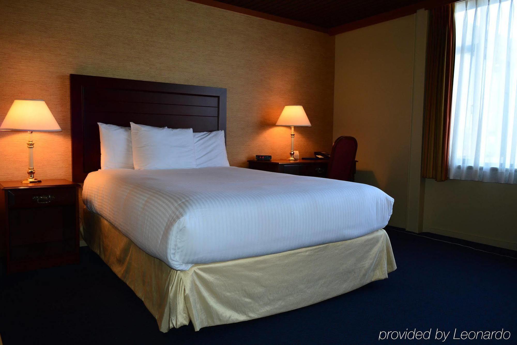 Coast Discovery Inn Кембъл Ривър Екстериор снимка