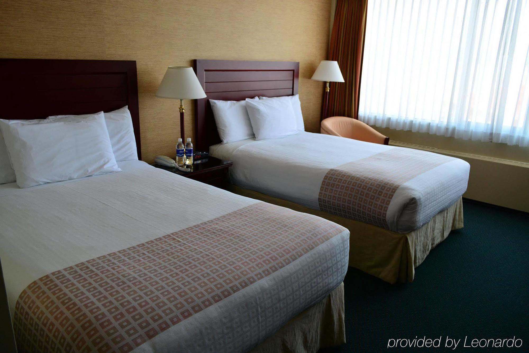 Coast Discovery Inn Кембъл Ривър Екстериор снимка