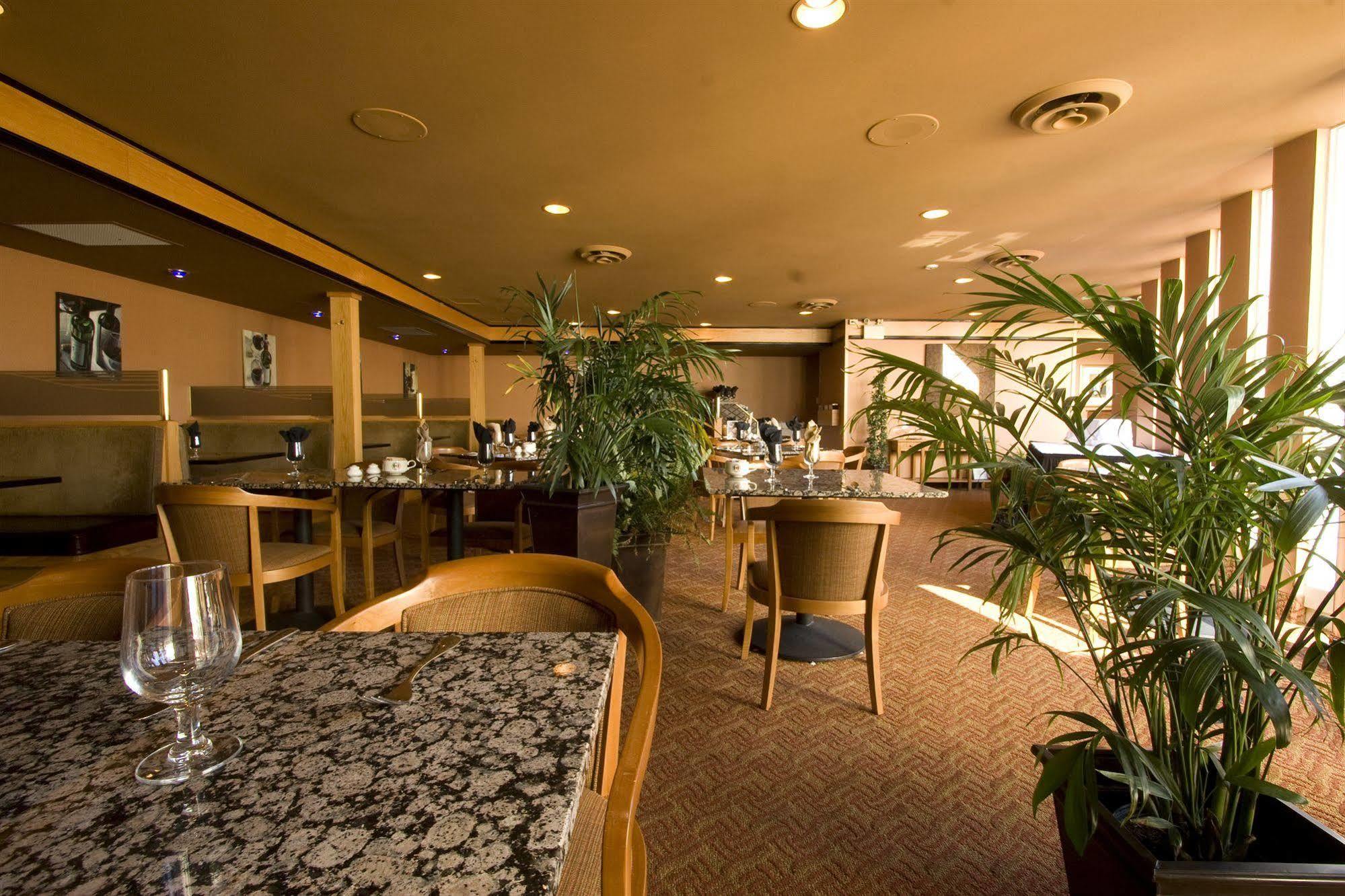 Coast Discovery Inn Кембъл Ривър Екстериор снимка