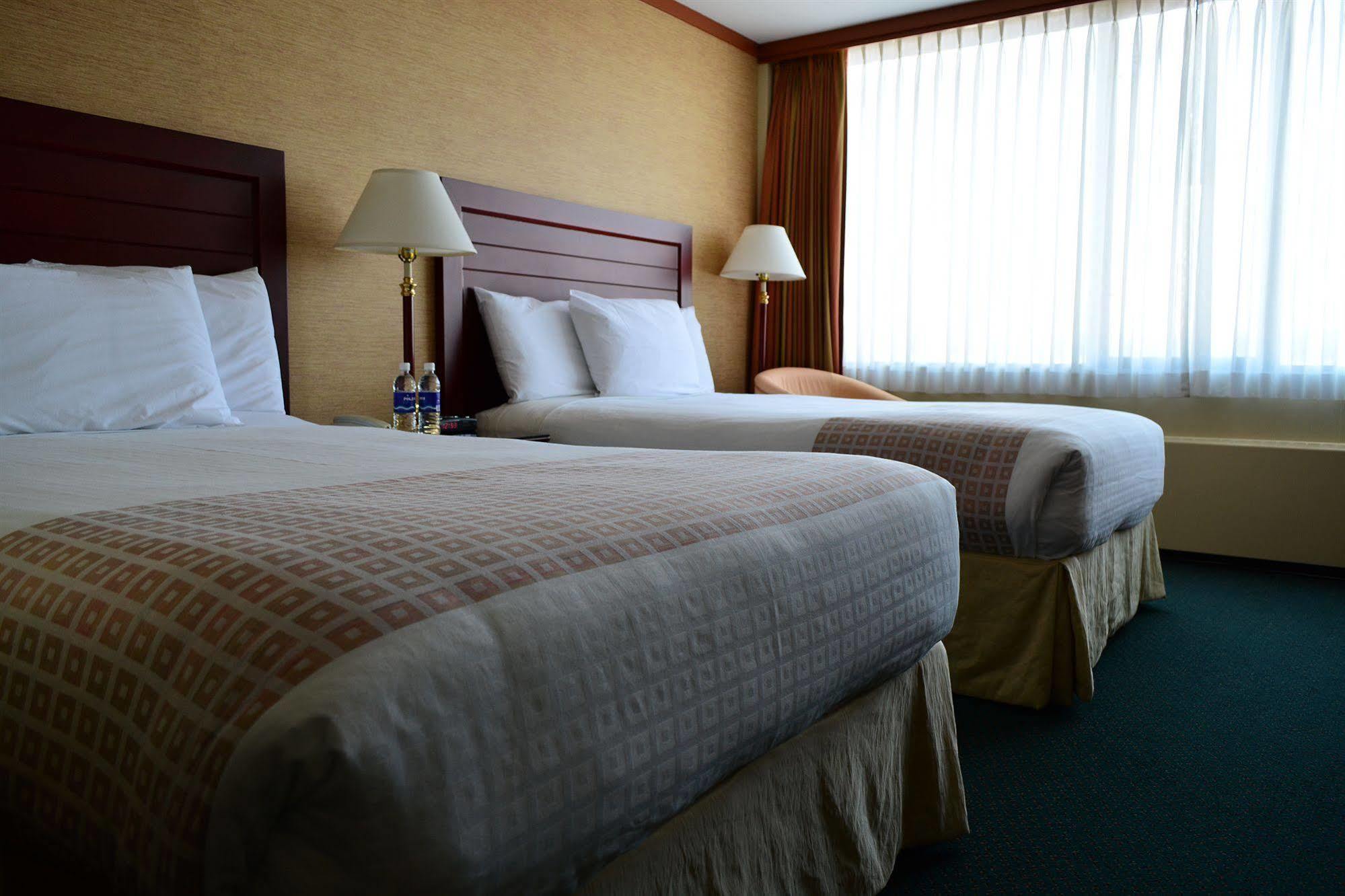 Coast Discovery Inn Кембъл Ривър Екстериор снимка